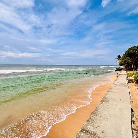Ocean Front Villa 히카두와 외부 사진