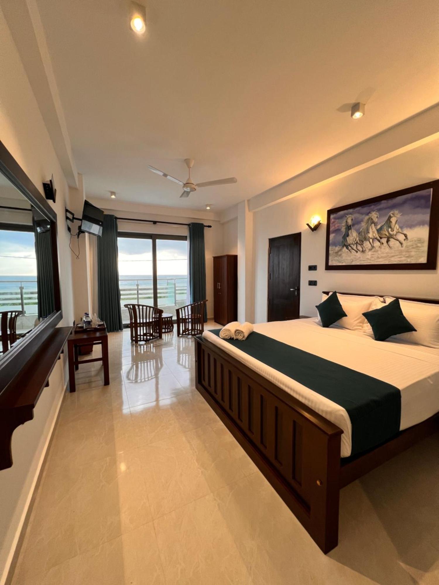 Ocean Front Villa 히카두와 외부 사진