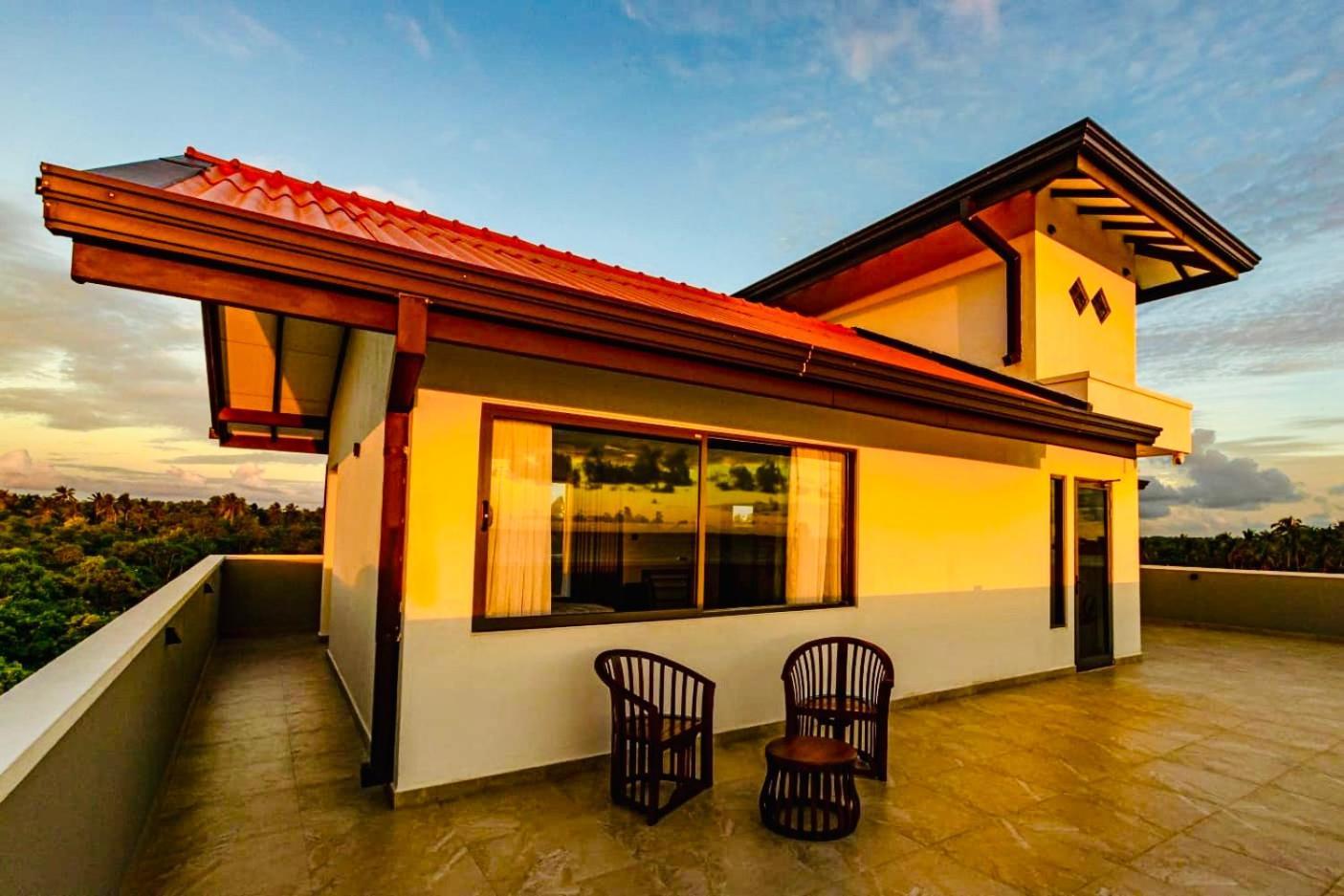 Ocean Front Villa 히카두와 외부 사진