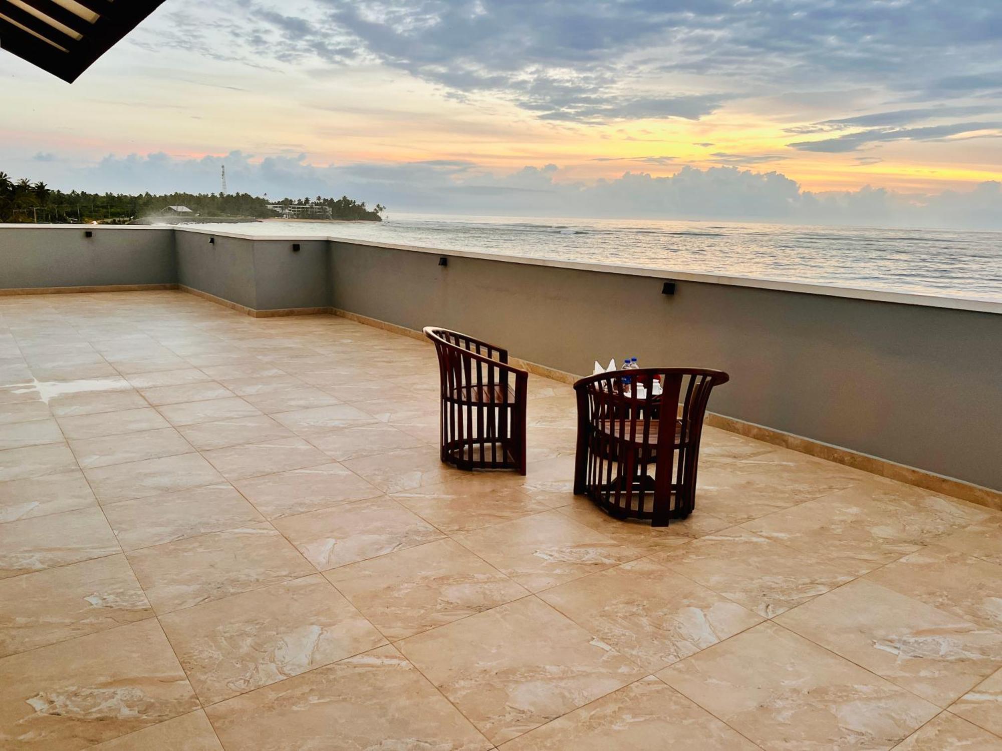 Ocean Front Villa 히카두와 외부 사진