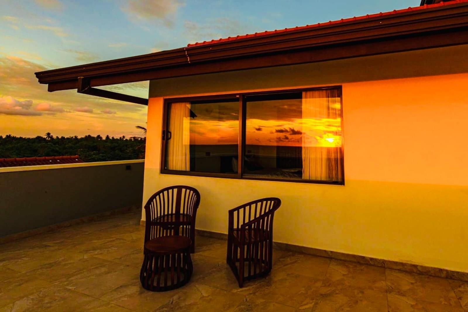 Ocean Front Villa 히카두와 외부 사진