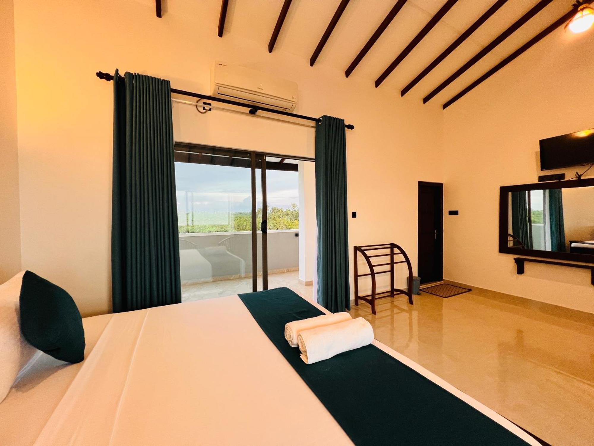 Ocean Front Villa 히카두와 외부 사진