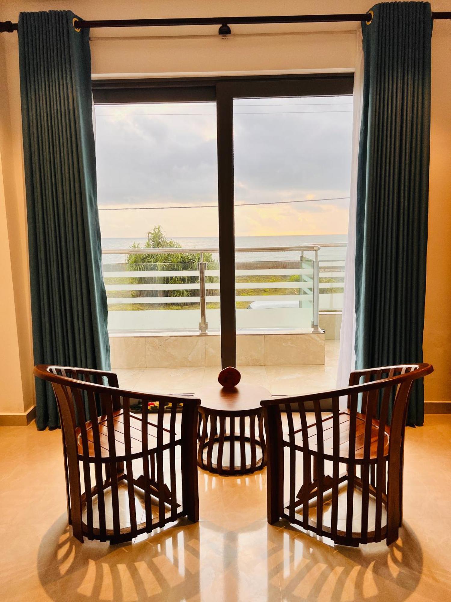 Ocean Front Villa 히카두와 외부 사진